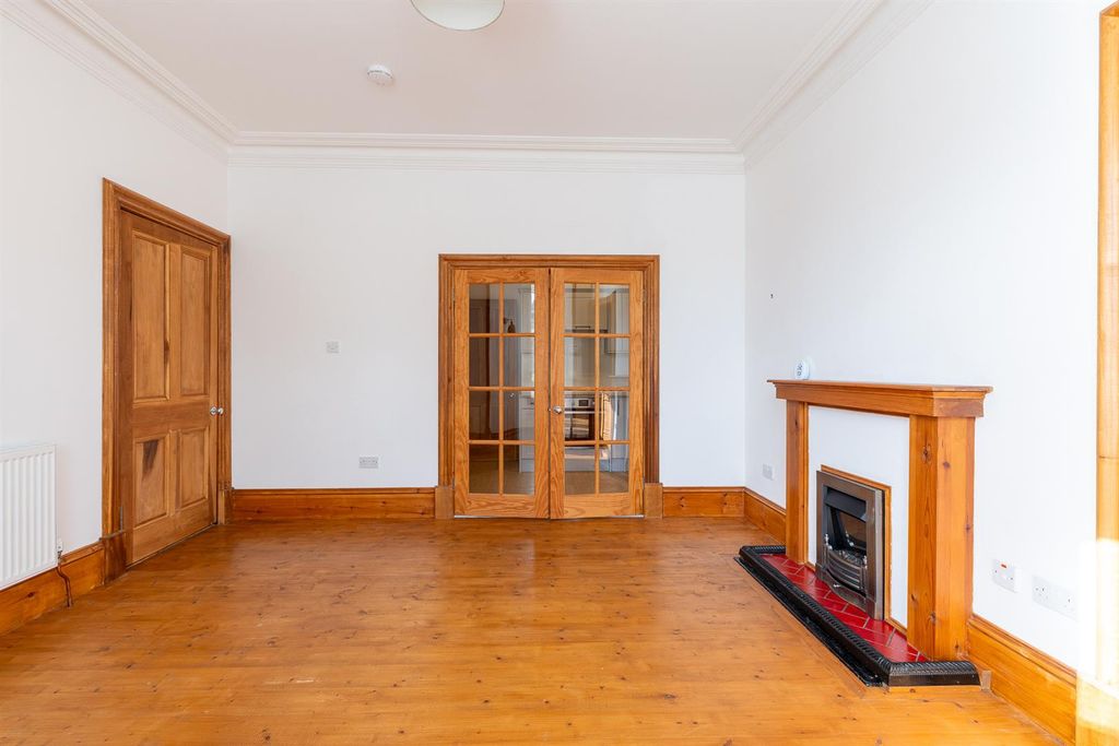 Property photo 3 of 14 S003.Jpg