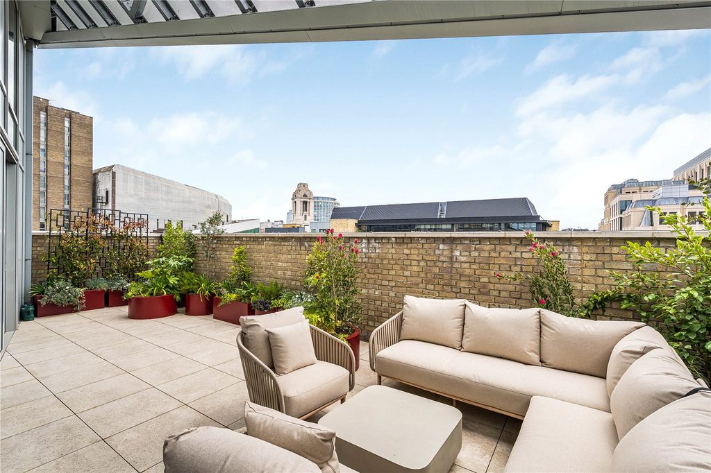 Property photo 3 of 25 Terrace
