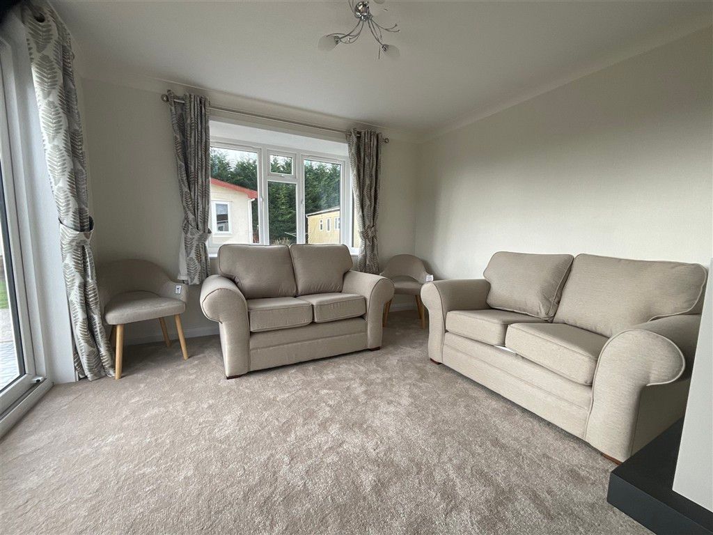 Property photo 3 of 7 Lounge