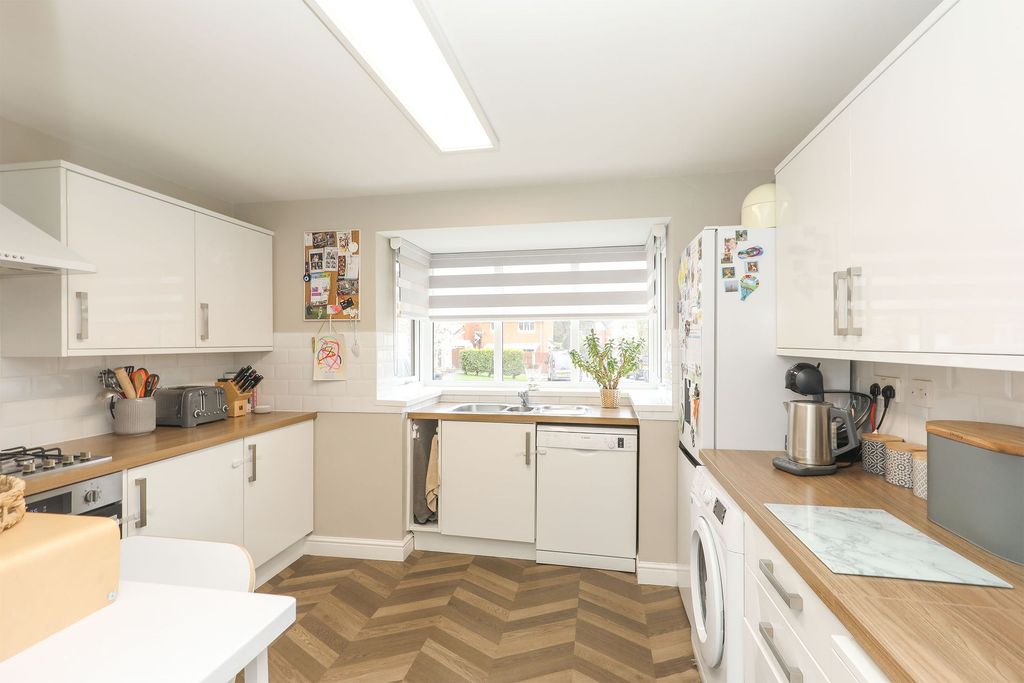 Property photo 2 of 21