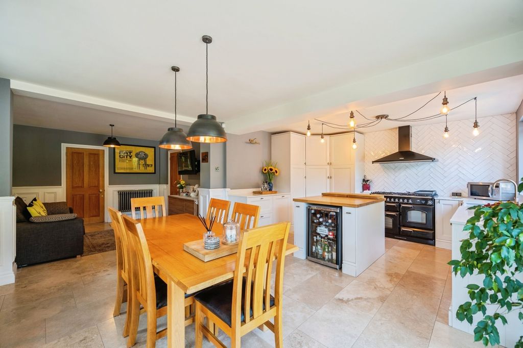 Property photo 3 of 20 Pbox-Img.Jpg