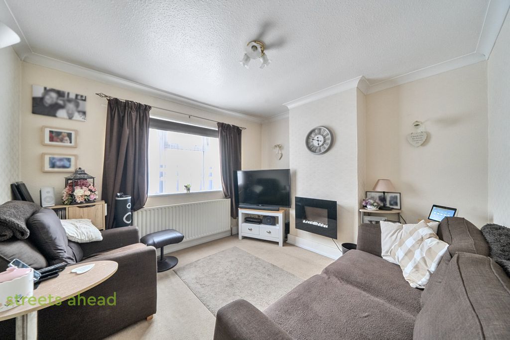 Property photo 2 of 12 67A0A87A-E526-4E3...