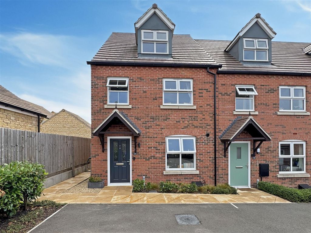 Property photo 1 of 16 Barrowfield Drive, Stamford