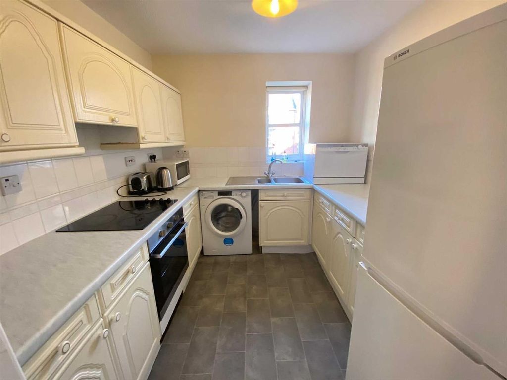 Property photo 3 of 11