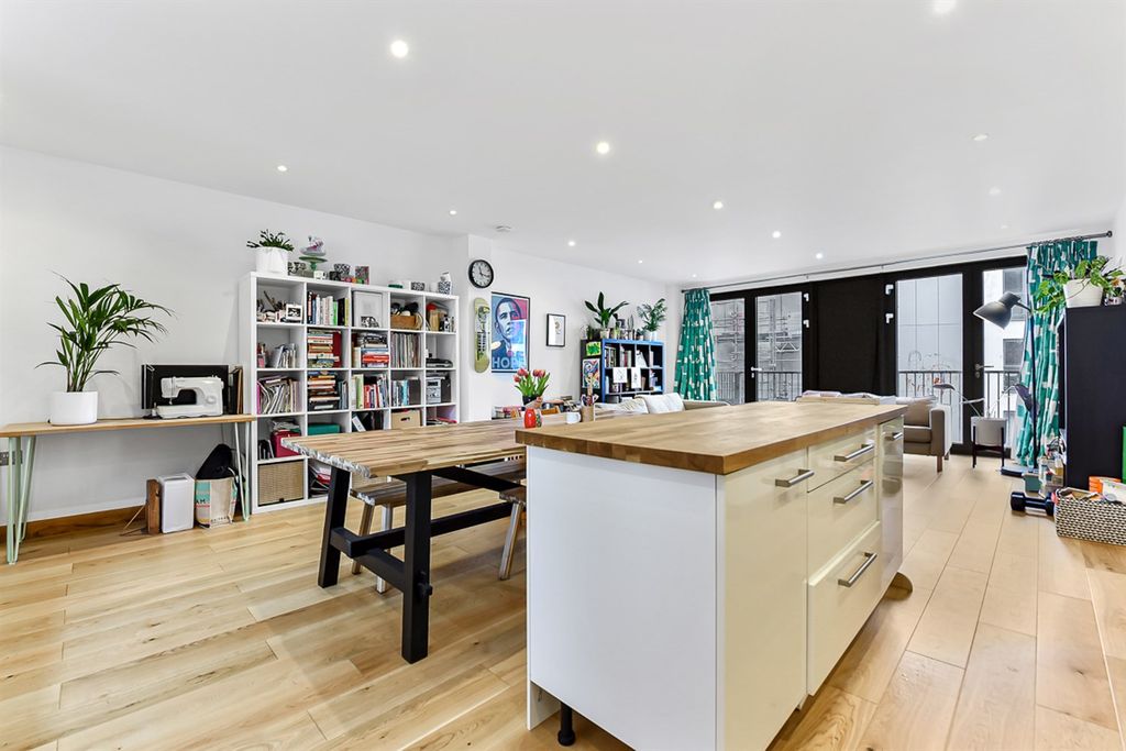 Property photo 1 of 9 (Main)