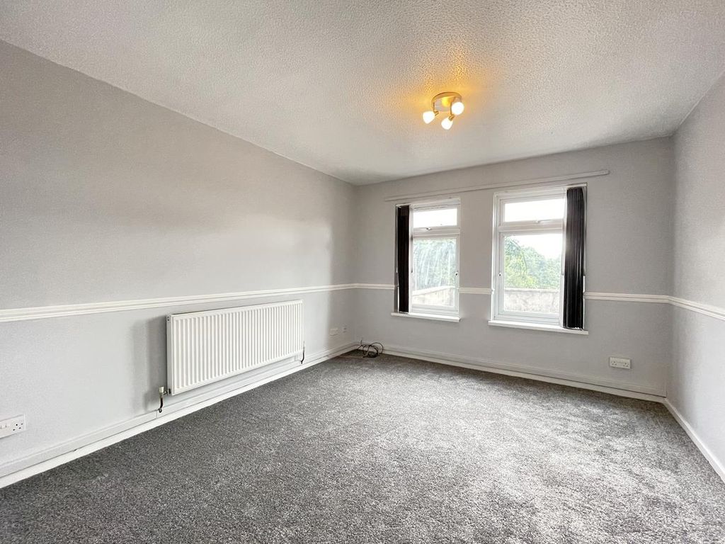 Property photo 2 of 12 Bourne Close 27 - Lounge Fp.Jpg