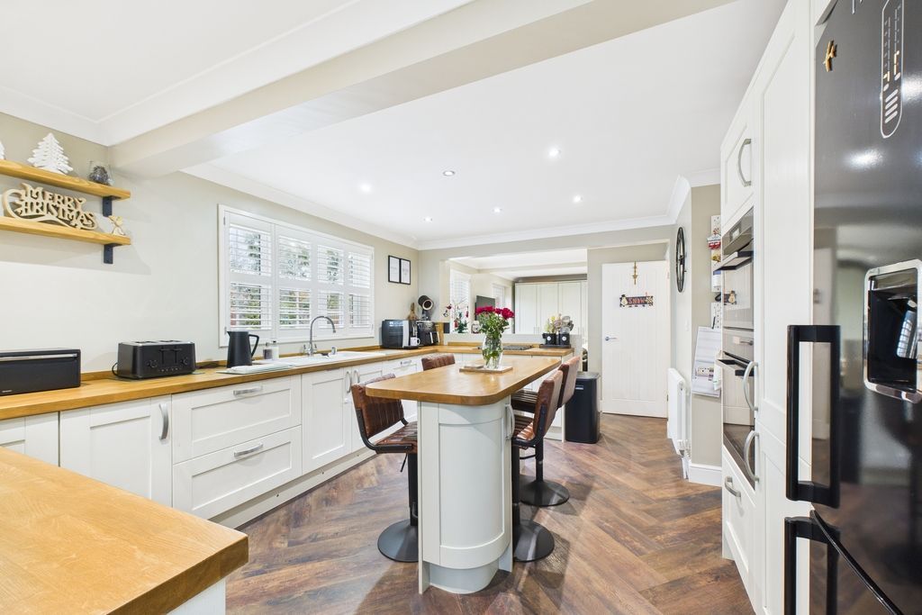 Property photo 3 of 34