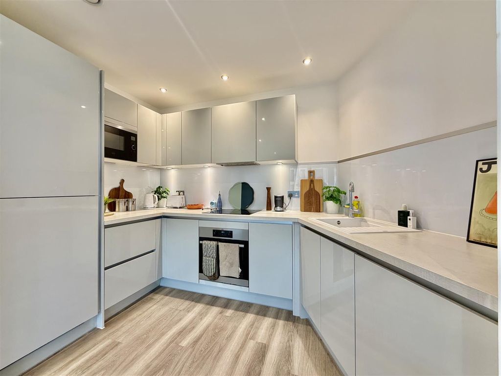 Property photo 1 of 12 Kitchen