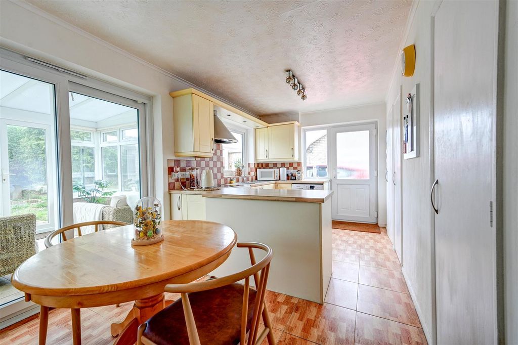 Property photo 3 of 20 Kitchen Diner 1.Jpg