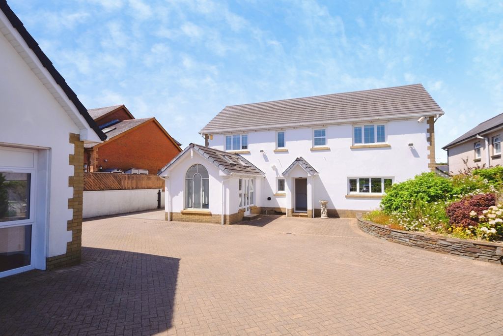 Property photo 2 of 28 Pbox-Img.Jpg