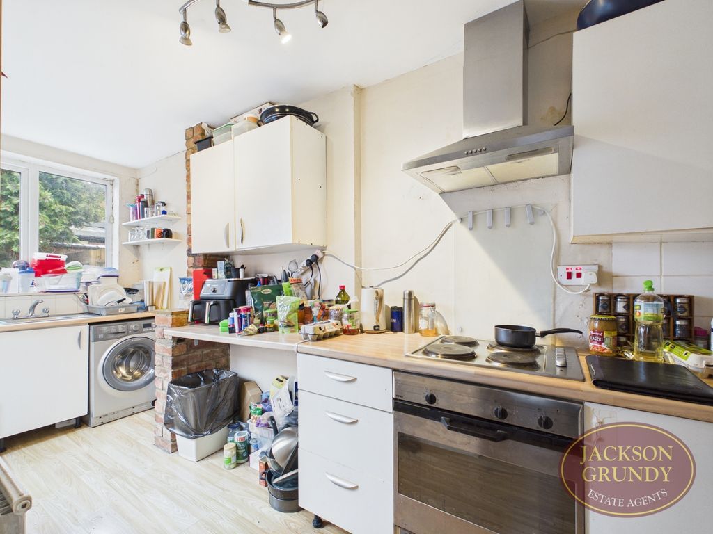 Property photo 3 of 8 Moore Street