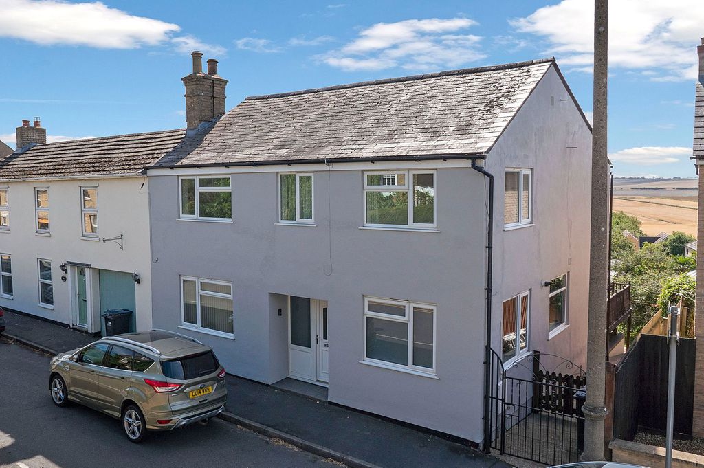 Property photo 1 of 32