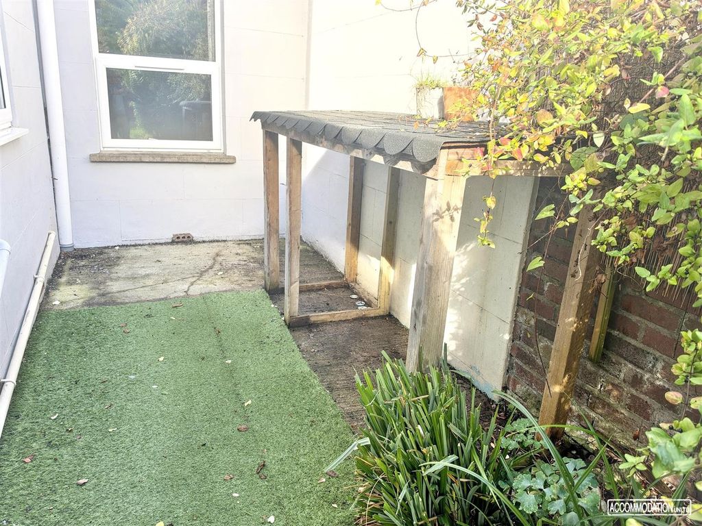 Property photo 1 of 15 Private Courtyard Garden With Sheltered Storage...