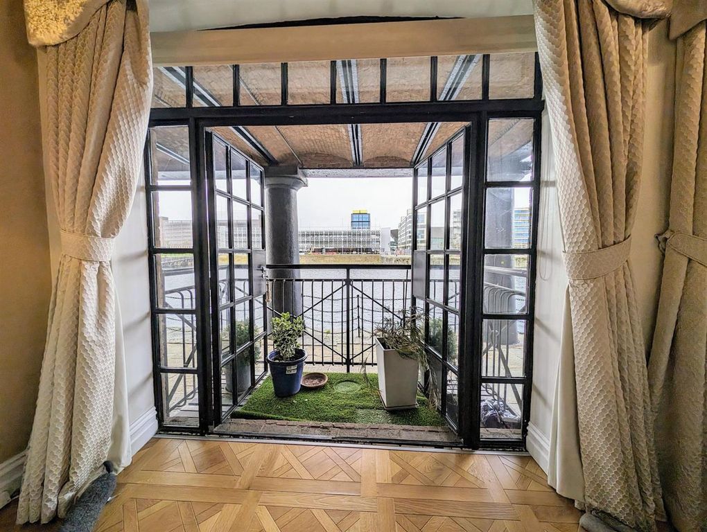 Property photo 2 of 20 Balcony