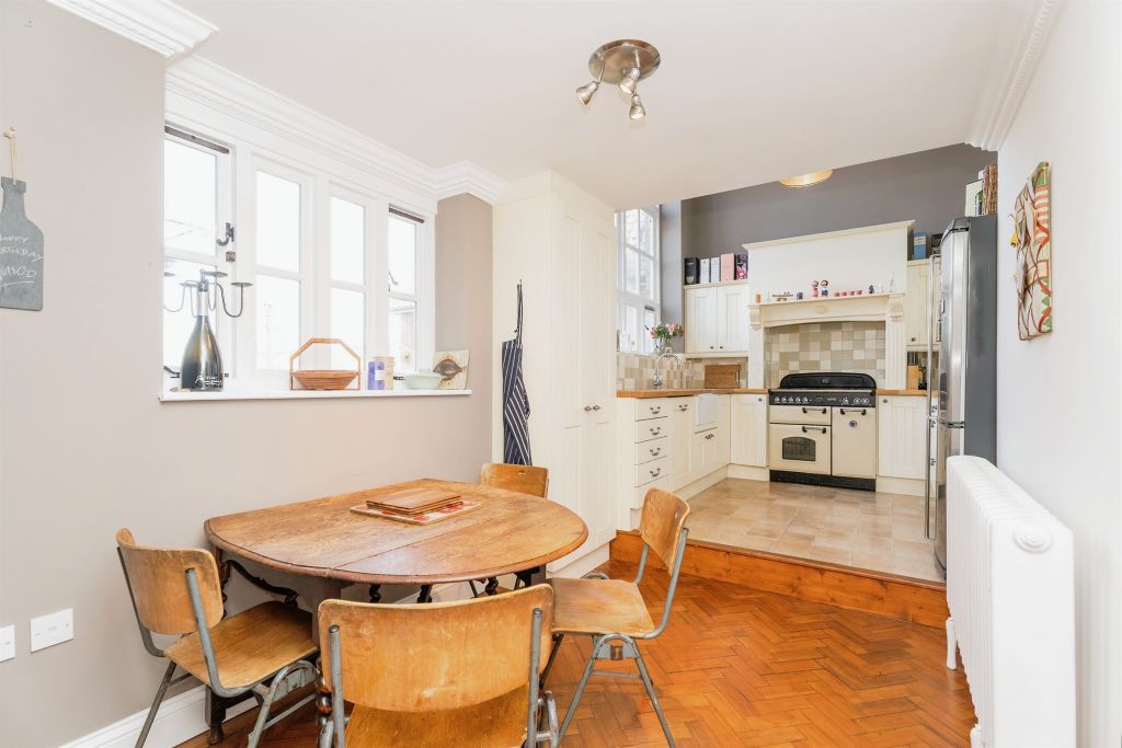 Property photo 3 of 18