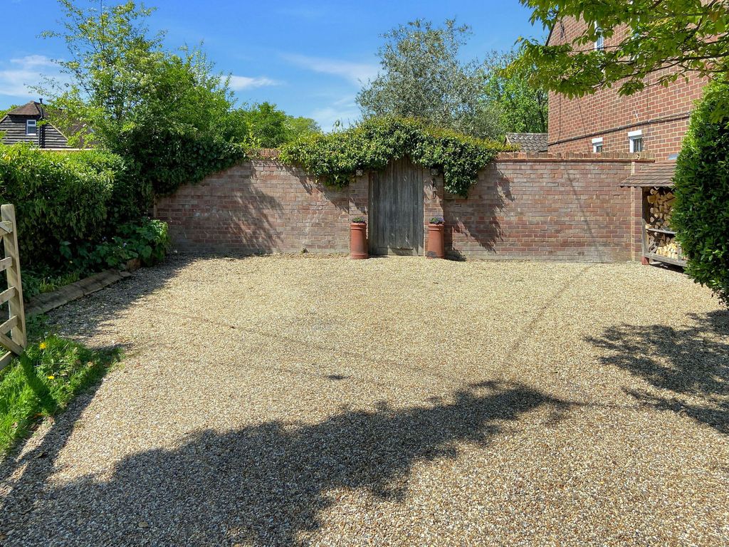 Property photo 3 of 32