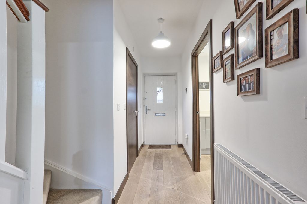 Property photo 3 of 32