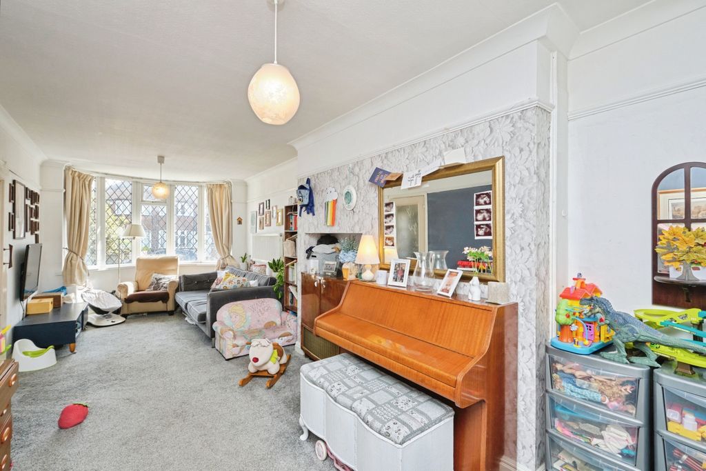 Property photo 3 of 20 60Hollydalerd-16665