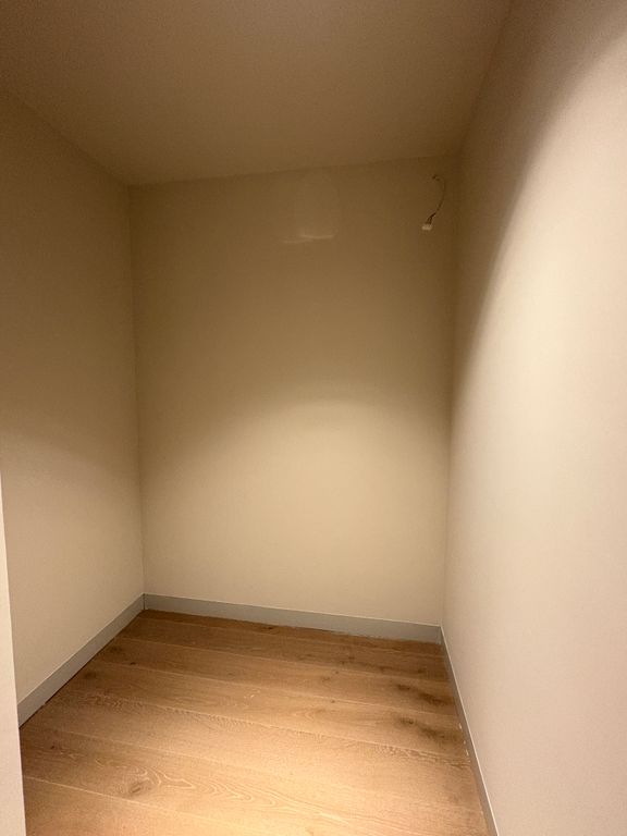 Property photo 3 of 77