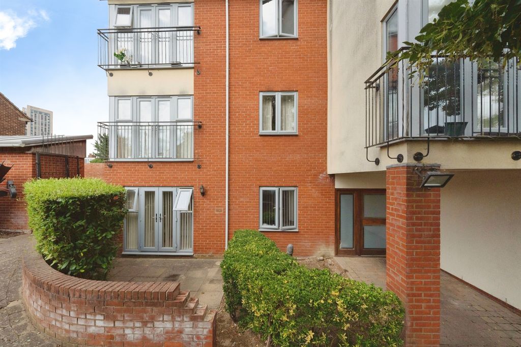 Property photo 1 of 12