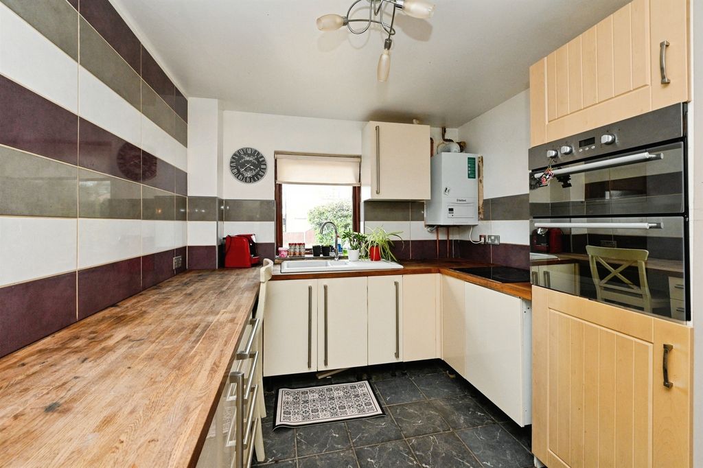 Property photo 2 of 17