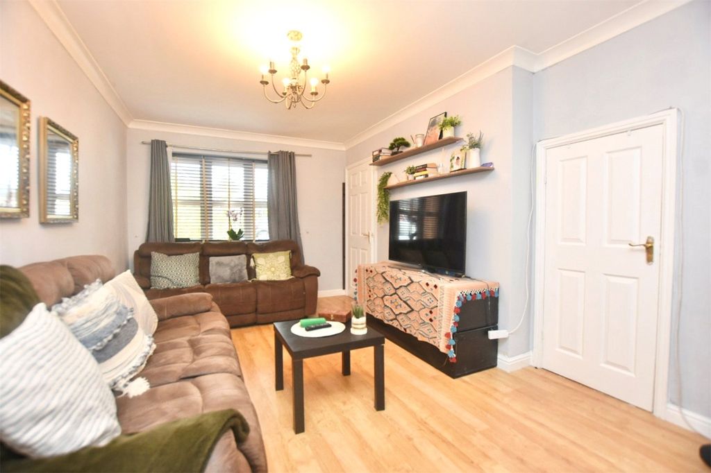 Property photo 2 of 20 Lounge