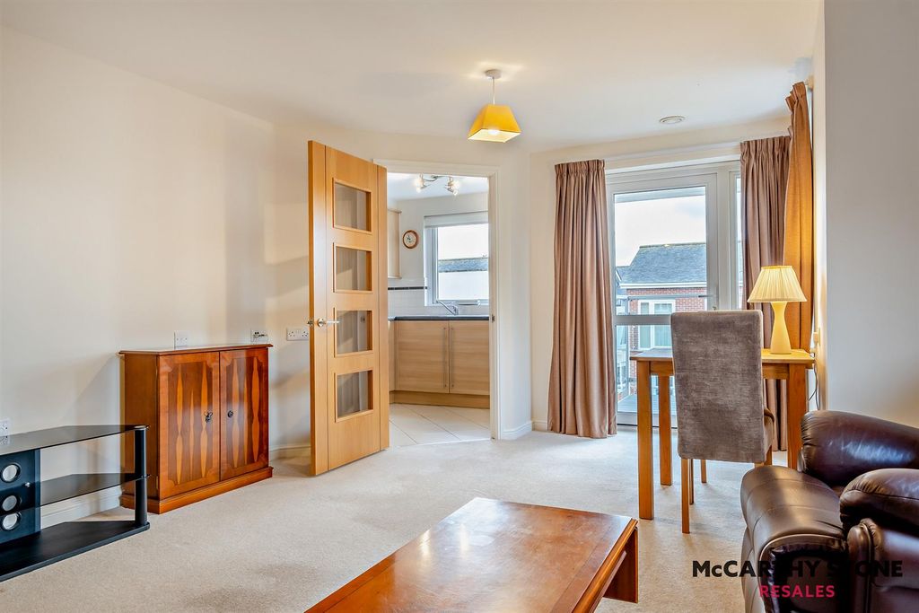 Property photo 3 of 45 8622995-Interior08-800.Jpg