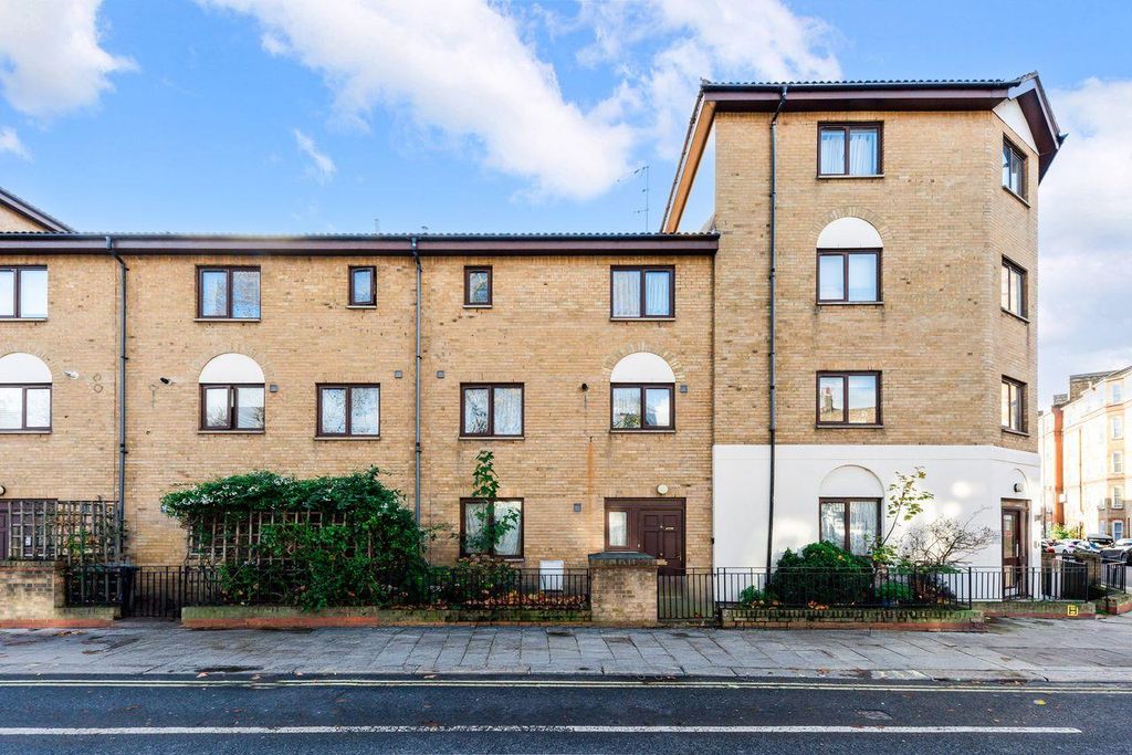 Property photo 1 of 11