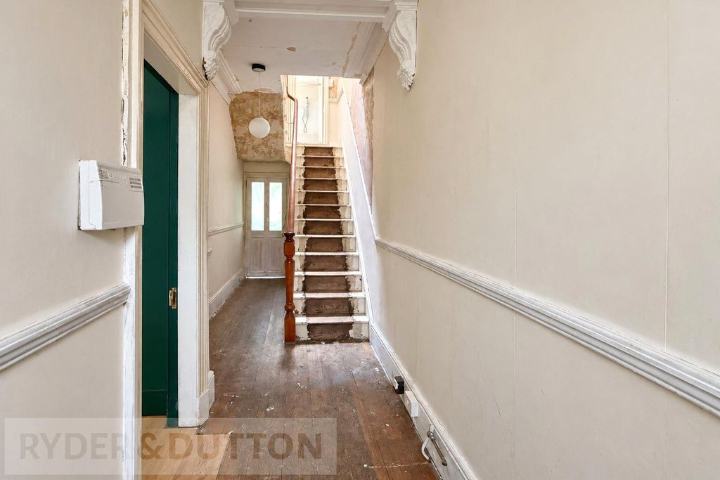 Property photo 2 of 23 Hallway