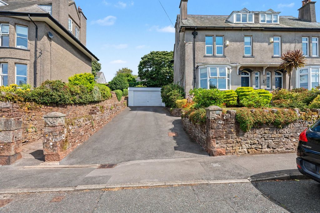 Property photo 1 of 27