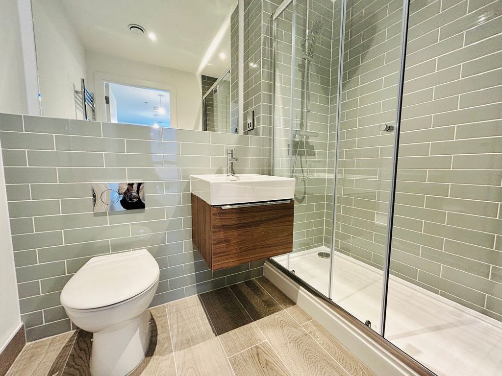 Property photo 3 of 7 En-Suite Bathroom