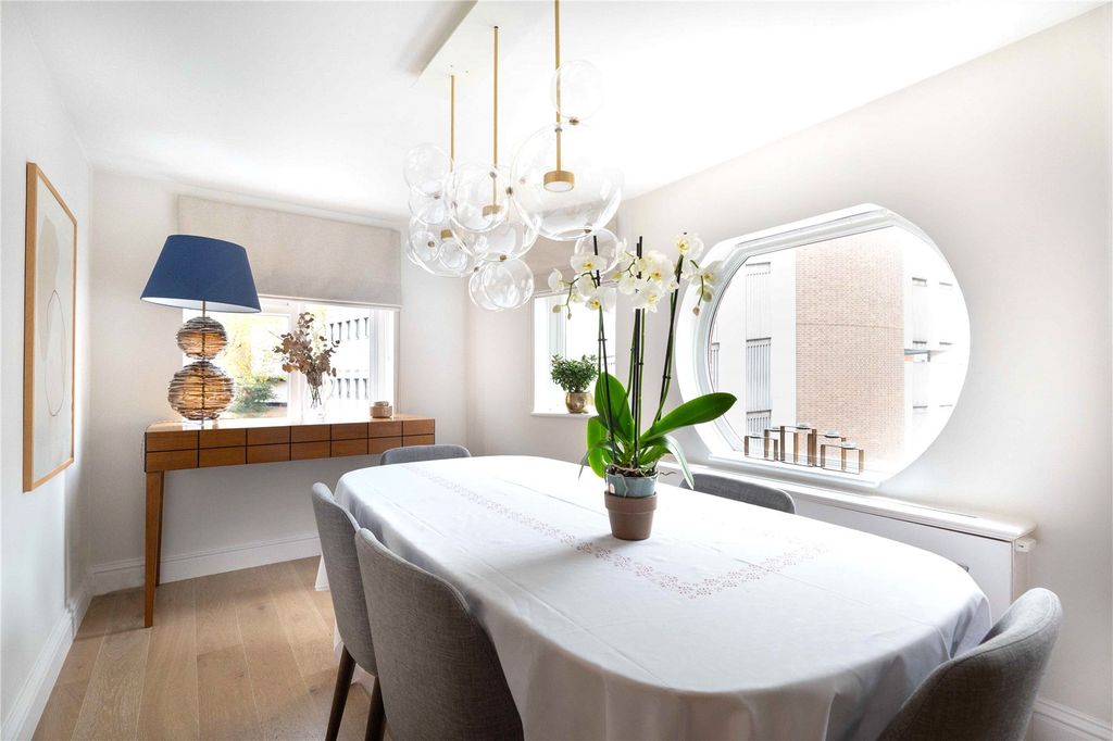Property photo 3 of 11 Dining Room