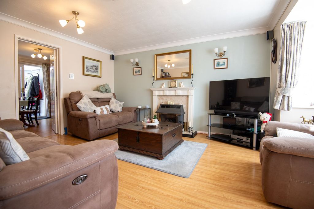 Property photo 2 of 25