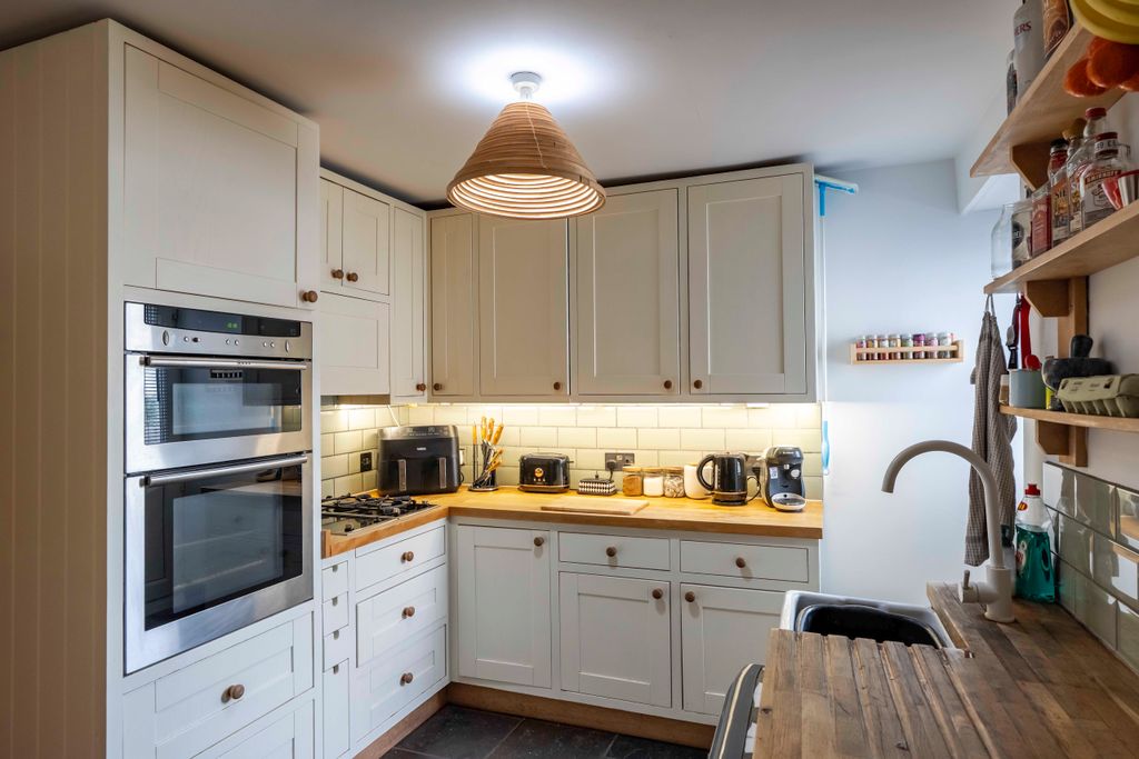 Property photo 3 of 16 Dsc09493-Hdr