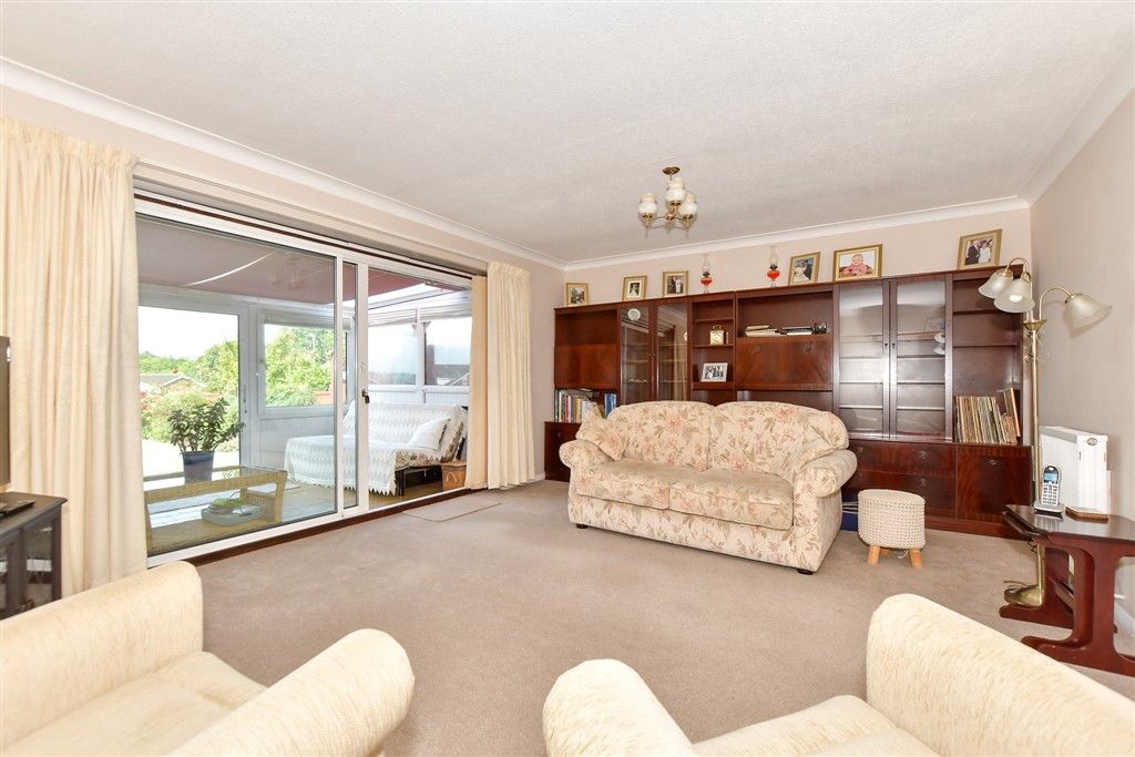 Property photo 1 of 17 Lounge