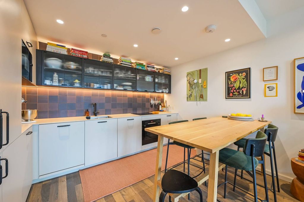 Property photo 2 of 23