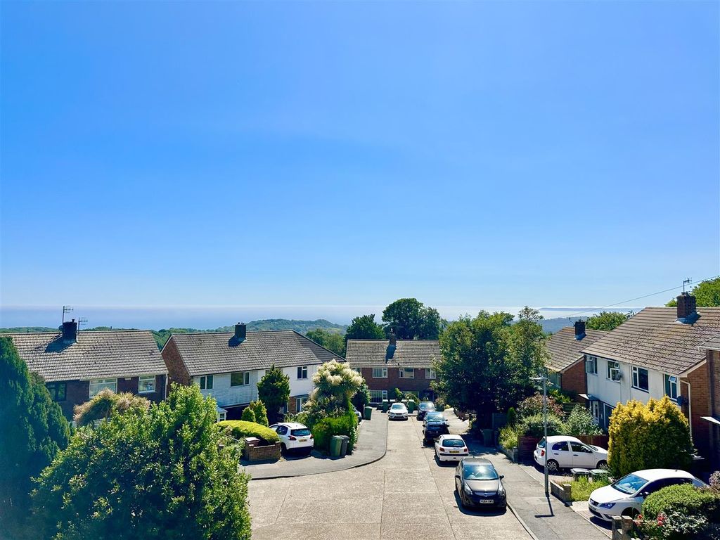 Property photo 2 of 26