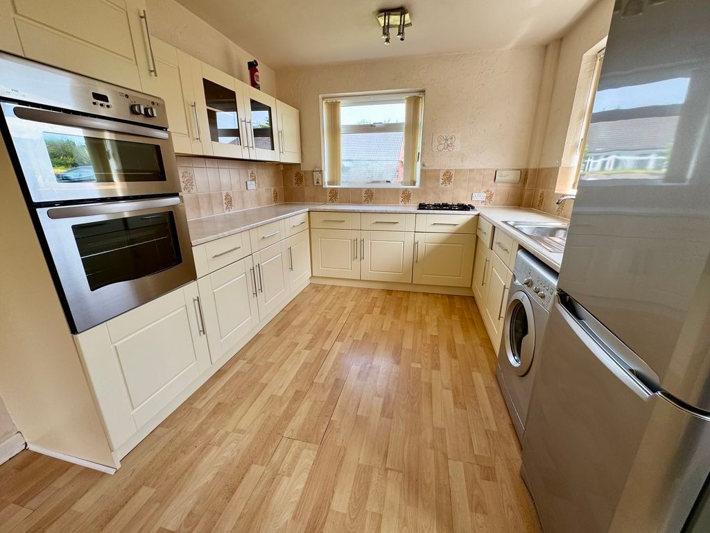 Property photo 2 of 13 Kitchen