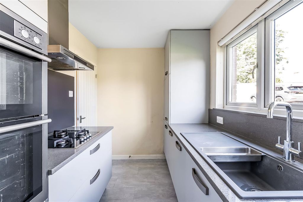 Property photo 2 of 14 13-East-Hill-Court-2.Jpg