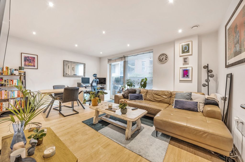 Property photo 1 of 20 Reception