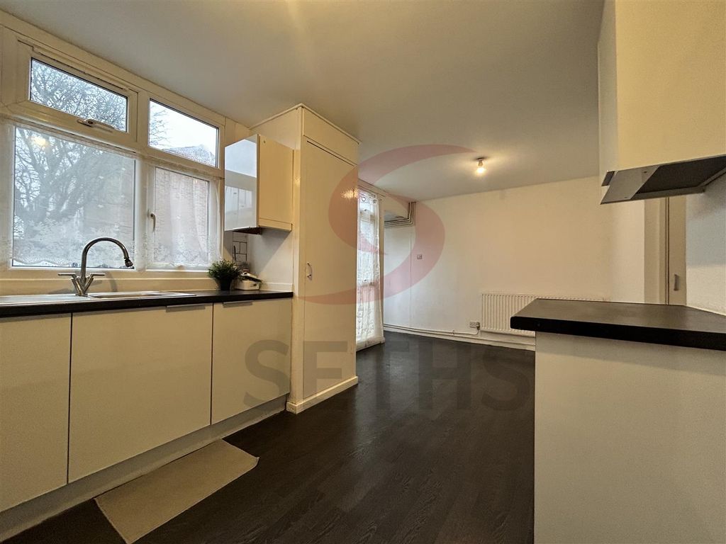 Property photo 3 of 26 Kitchen