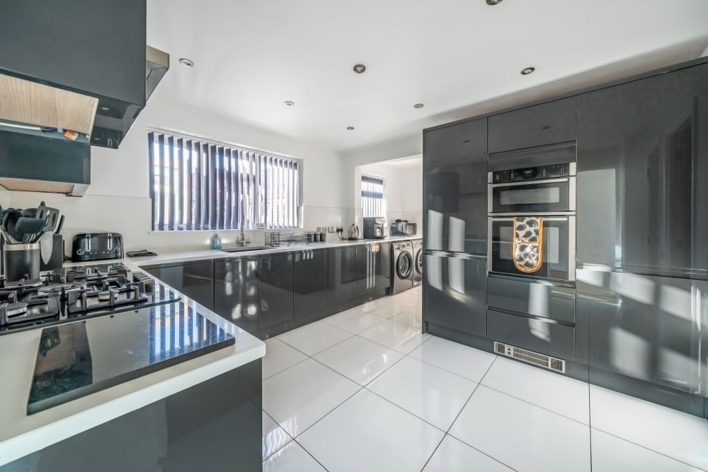 Property photo 3 of 13 Kitchen