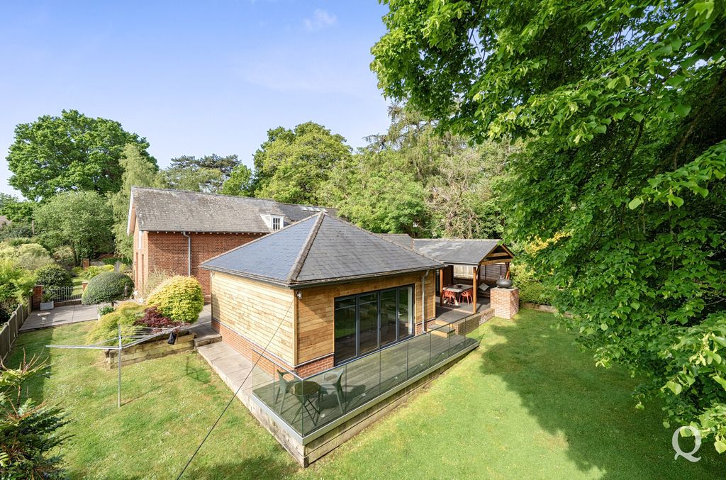 Property photo 2 of 37 6190Ec3d-1F57-4Ff...