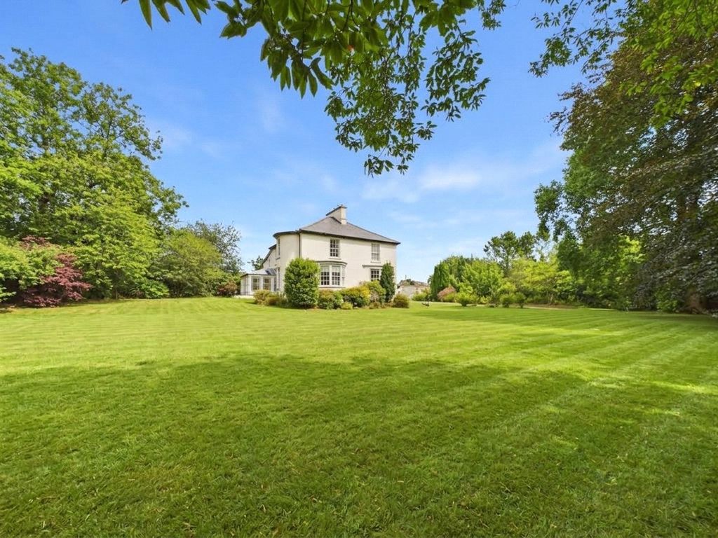 Property photo 3 of 26 Gardens