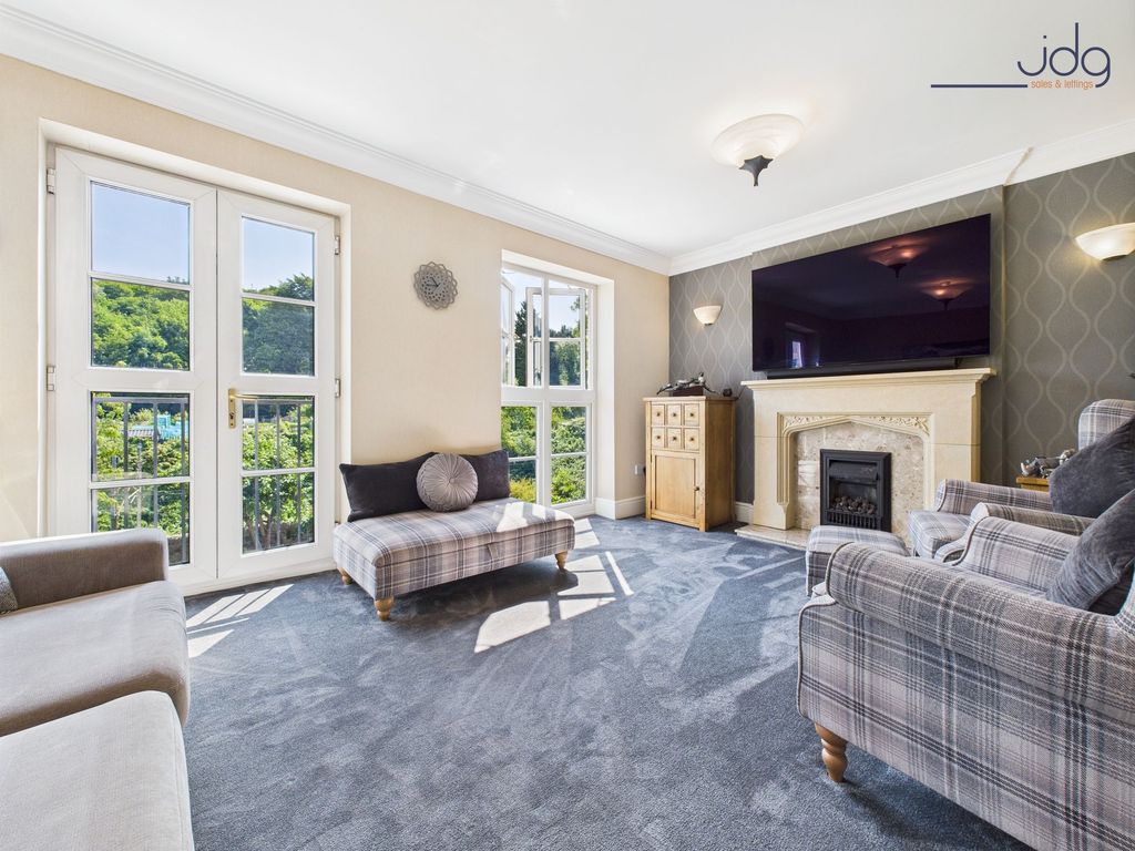 Property photo 2 of 17 Cosy Living Room With Juliette Balcony