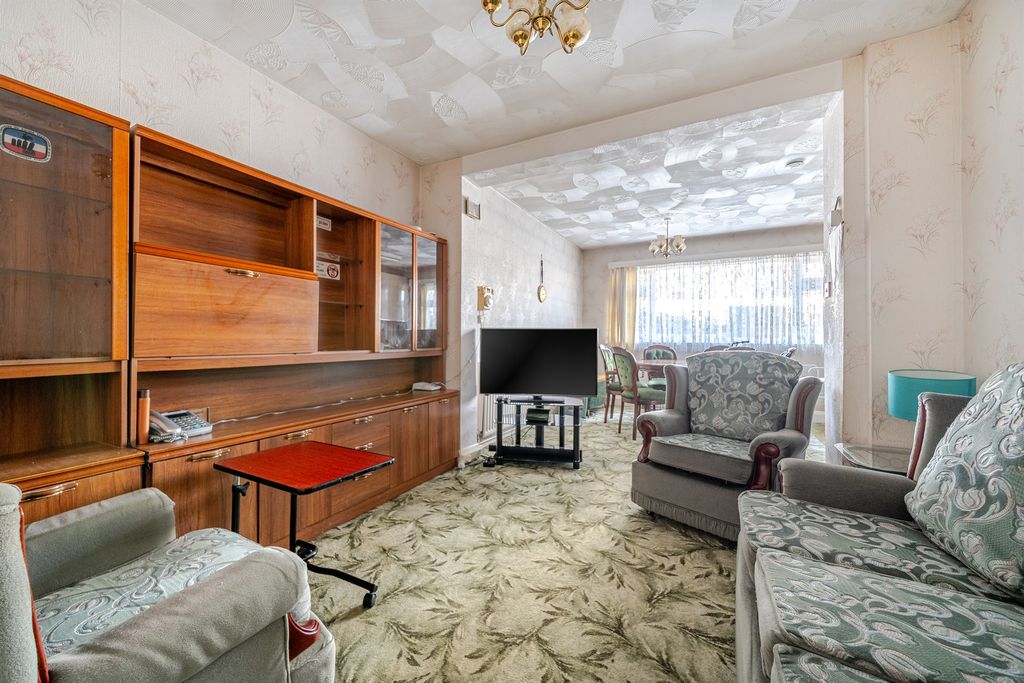 Property photo 2 of 12