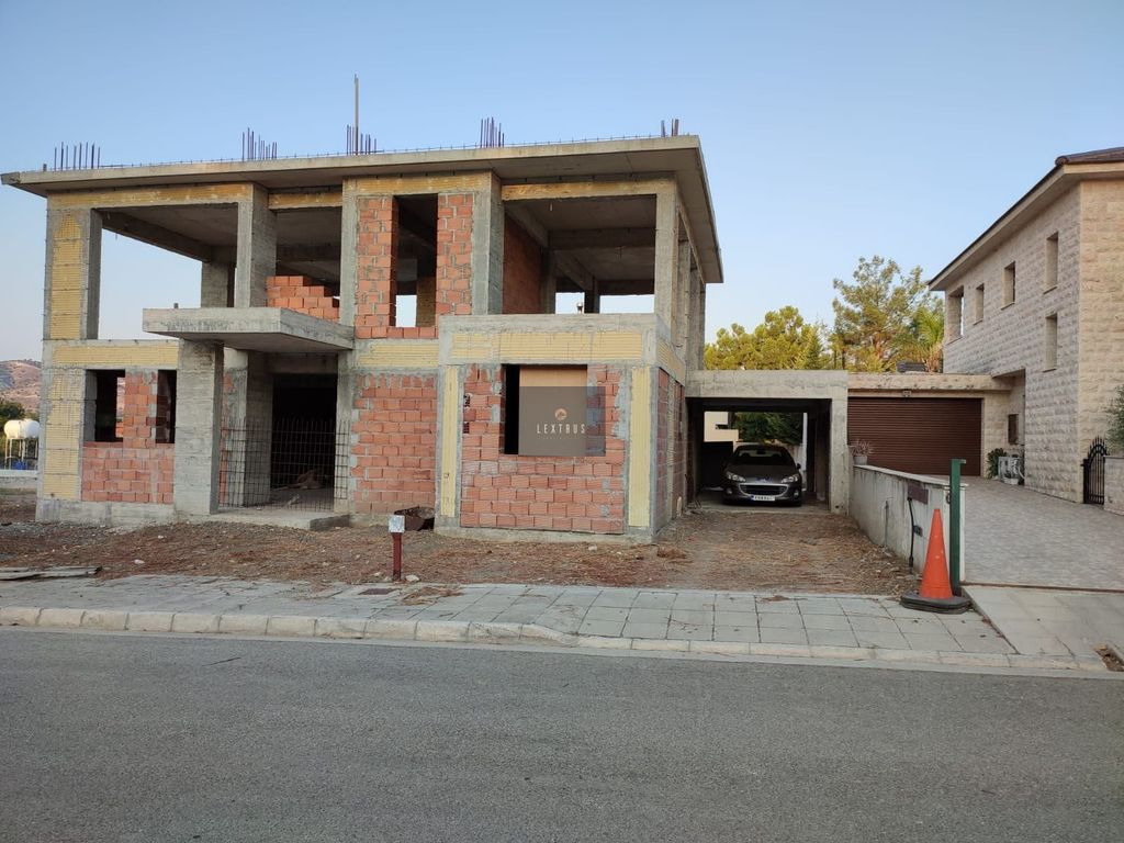 Property photo 3 of 12