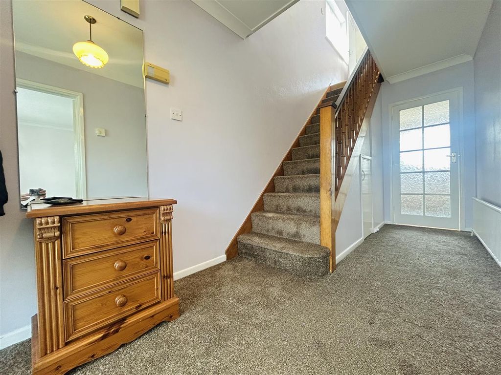 Property photo 2 of 16 Hallway