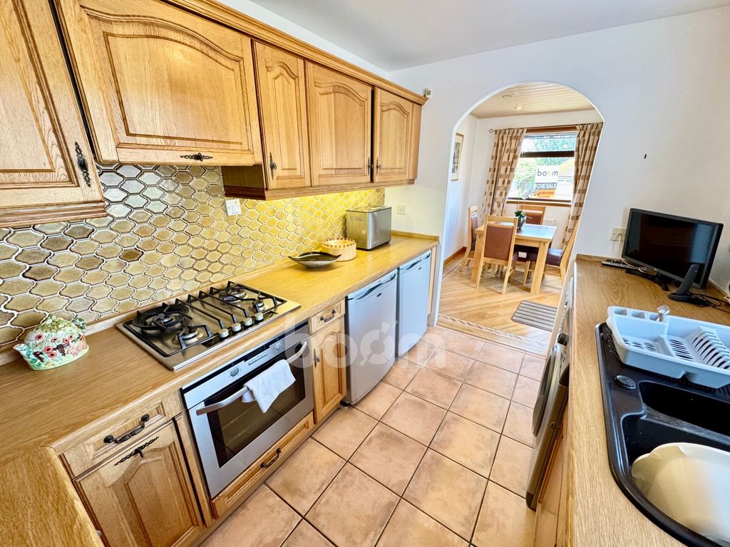Property photo 3 of 21 Carswell Court, Dalry Kitchen Pic