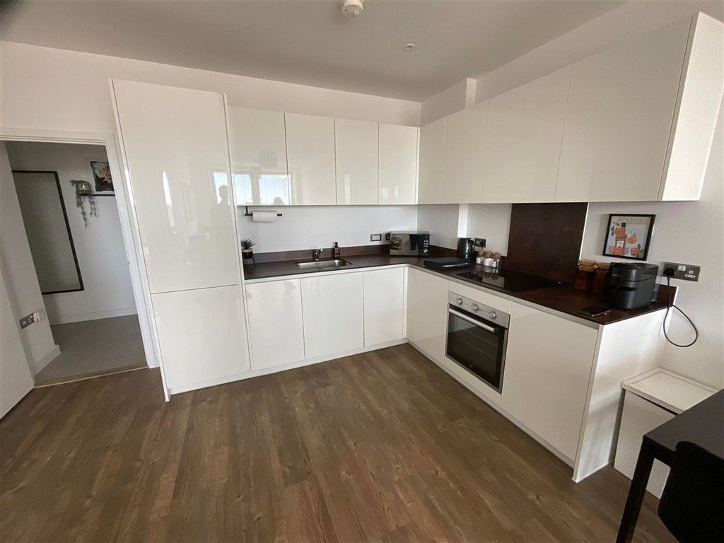 Property photo 1 of 7 Kitchen